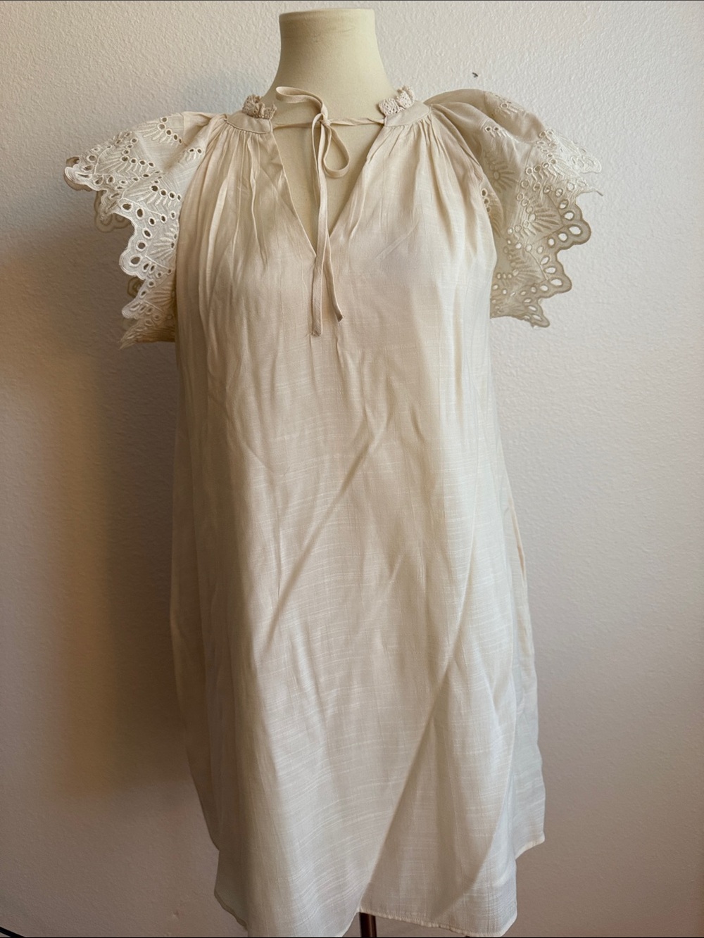 Who What Wear Cream Eyelet Flutter Sleeve Chemise